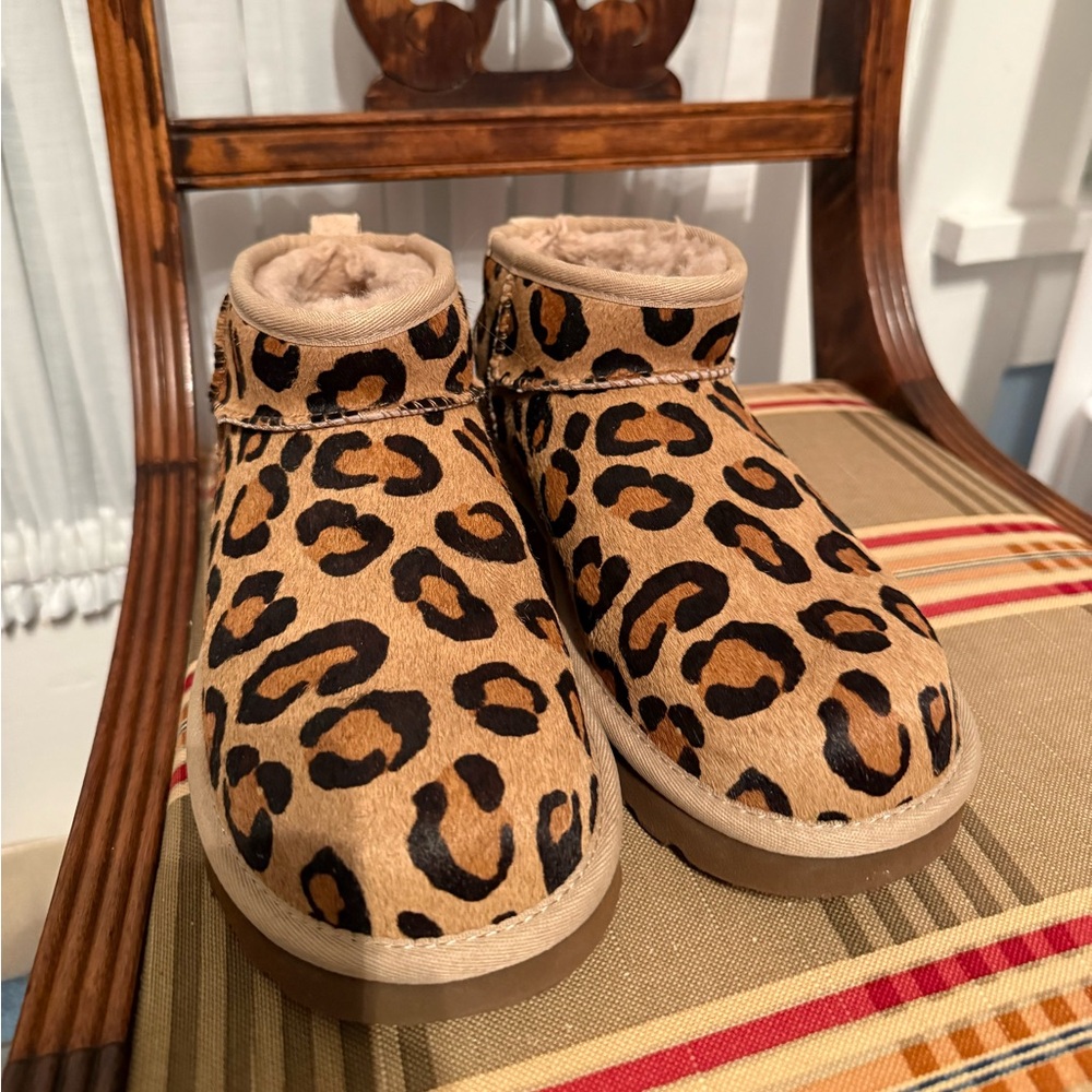 UGG Classic Ultra Mini Spotty Cheetah Print Pull On Boots- Tan, Women’s Size 8
